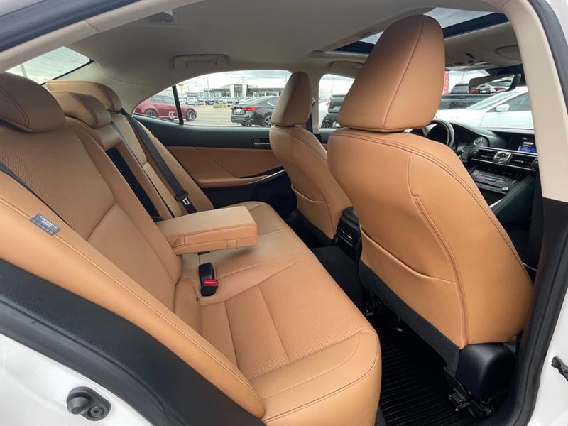 Lexus IS 300 RWD 2018