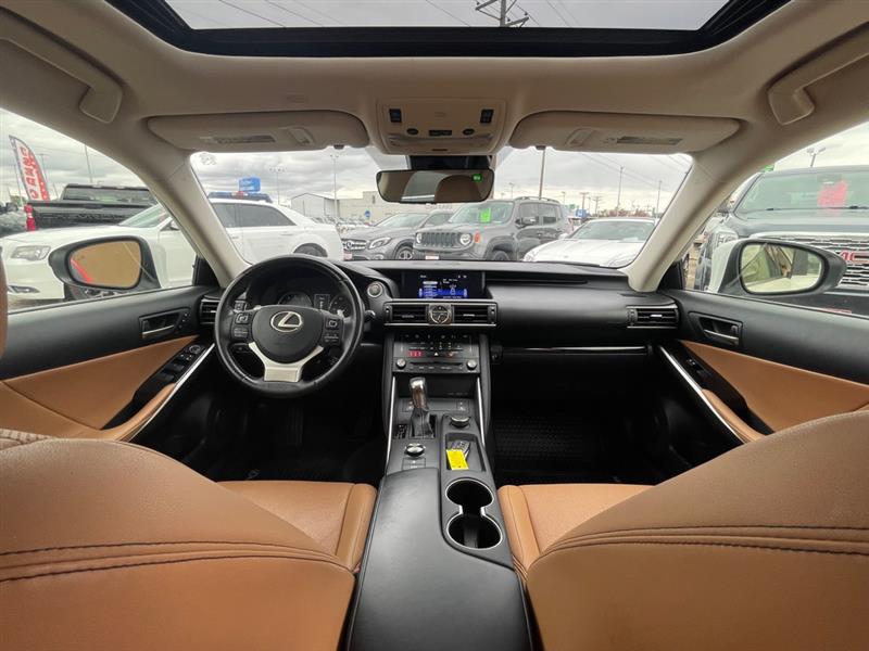 Lexus IS 300 RWD 2018