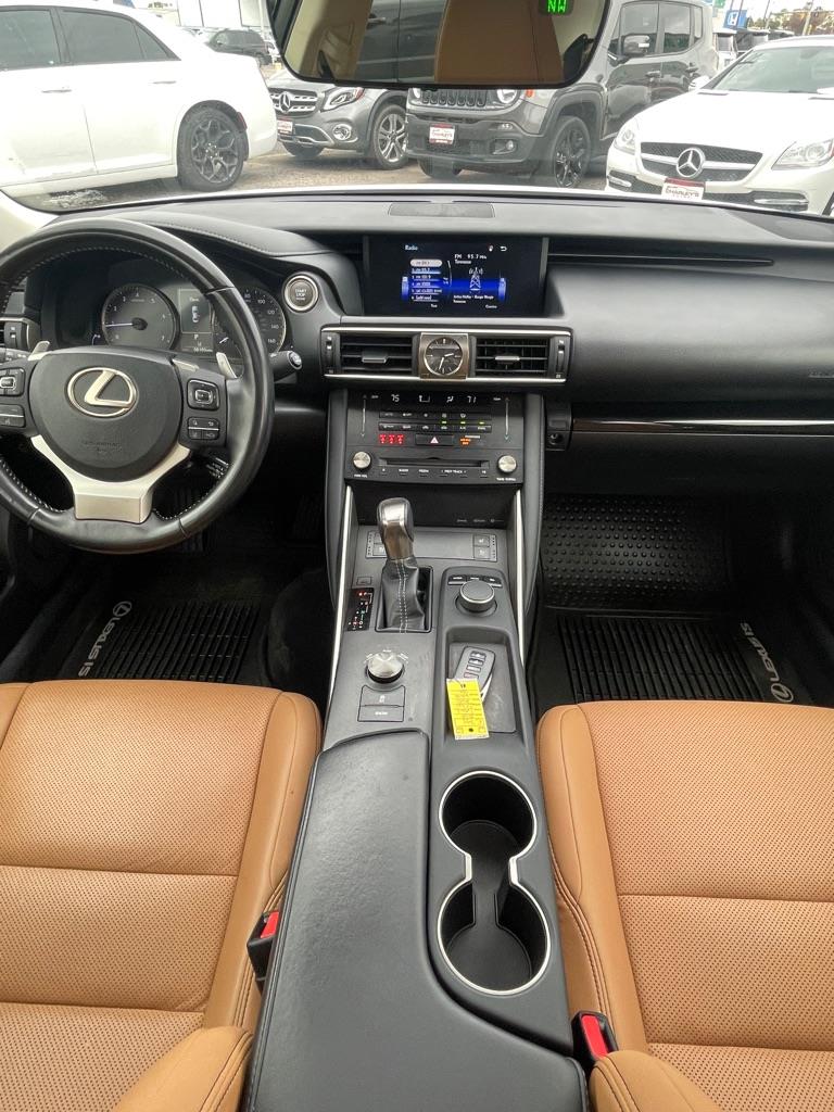 Lexus IS 300 RWD 2018