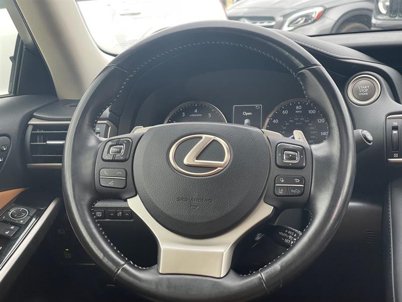 Lexus IS 300 RWD 2018