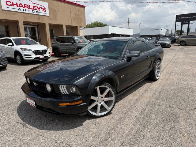 2005 Ford Mustang GT Deluxe Coupe RWD