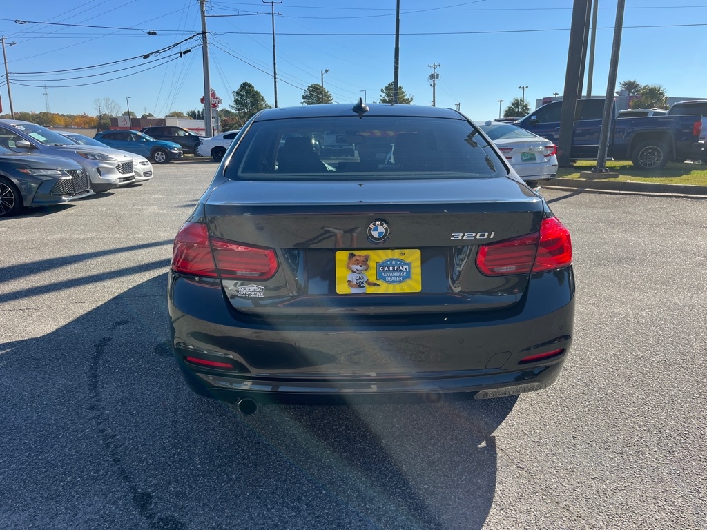 BMW 3 Series 4dr Sdn 320i RWD 2016