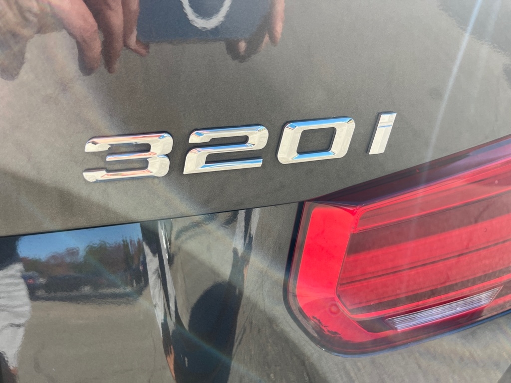 BMW 3 Series 4dr Sdn 320i RWD 2016