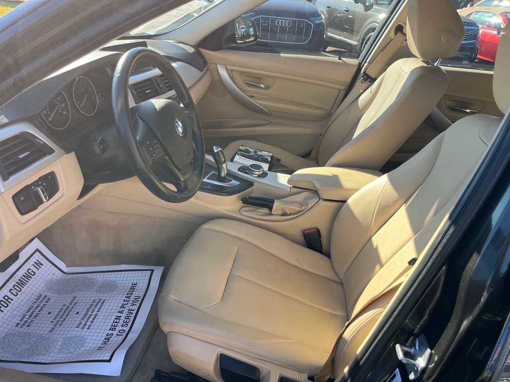 BMW 3 Series 4dr Sdn 320i RWD 2016