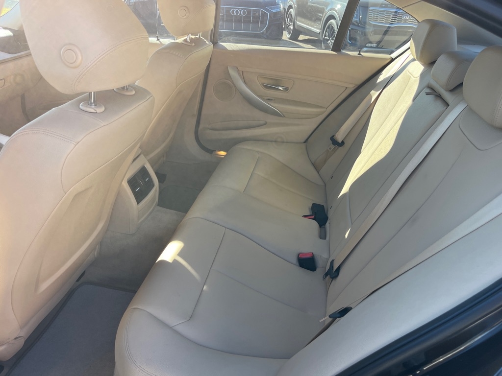 BMW 3 Series 4dr Sdn 320i RWD 2016