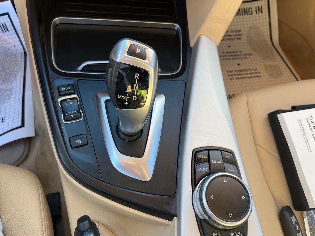 BMW 3 Series 4dr Sdn 320i RWD 2016