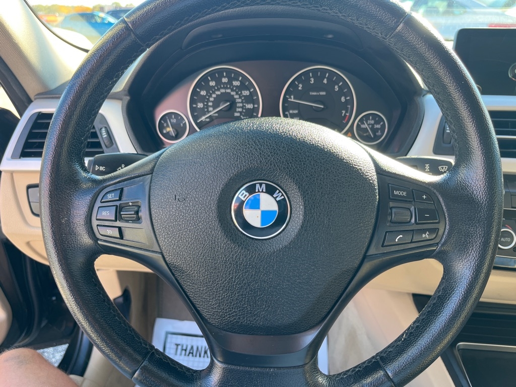 BMW 3 Series 4dr Sdn 320i RWD 2016