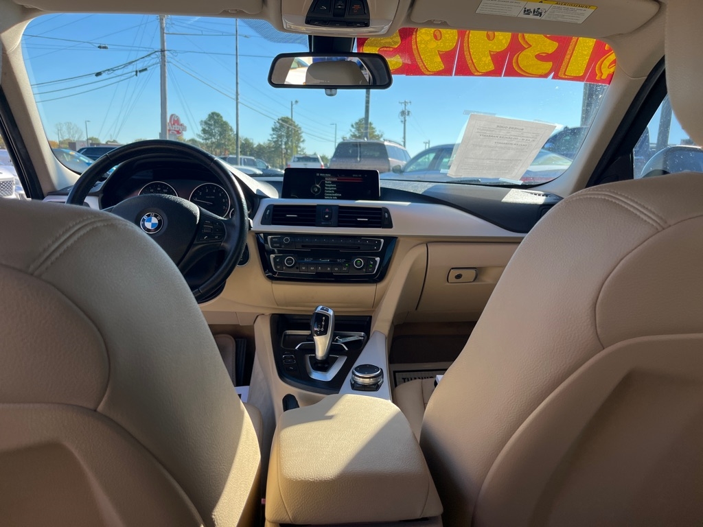 BMW 3 Series 4dr Sdn 320i RWD 2016