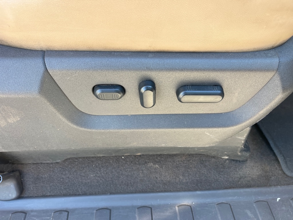 Ford Super Duty F-350 SRW 2WD Crew Cab 156" XL 2011