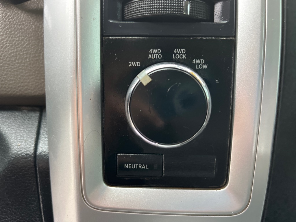 Dodge 1500 4WD Quad Cab 140.5" Big Horn 2012