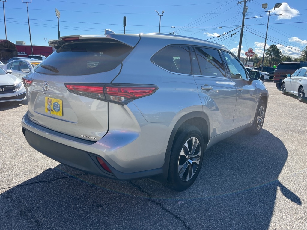 Toyota Highlander XLE AWD (Natl) 2021