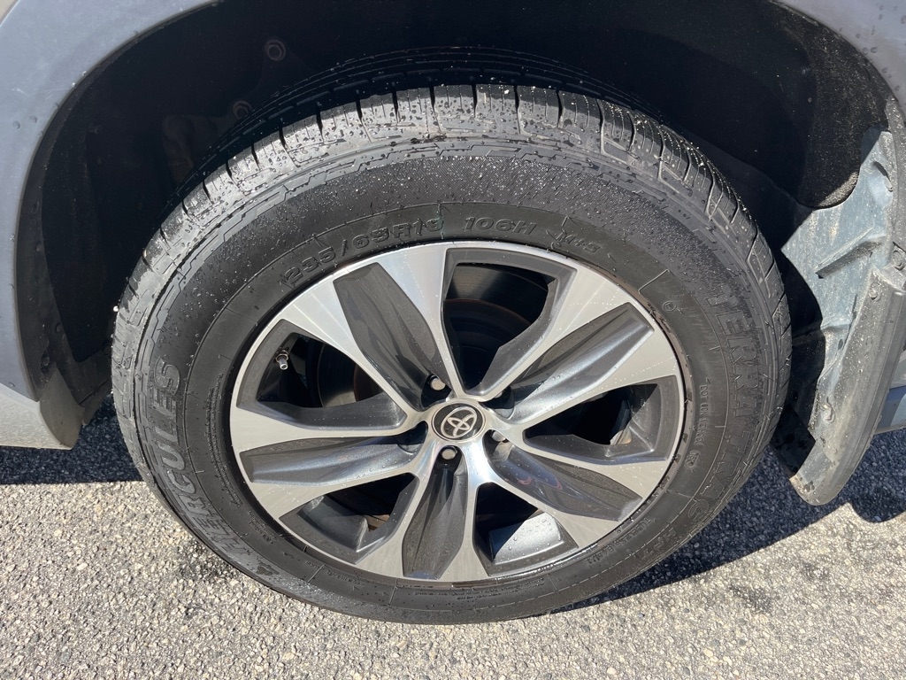 Toyota Highlander XLE AWD (Natl) 2021