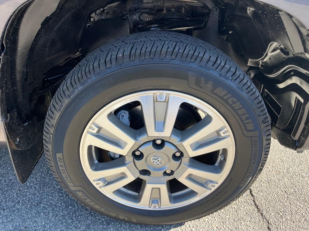 Toyota Tundra 4WD Platinum CrewMax 5.5' Bed 5.7L FFV (Natl) 2017