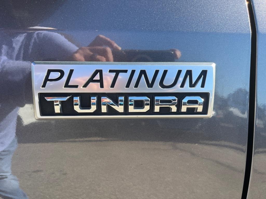 Toyota Tundra 4WD Platinum CrewMax 5.5' Bed 5.7L FFV (Natl) 2017