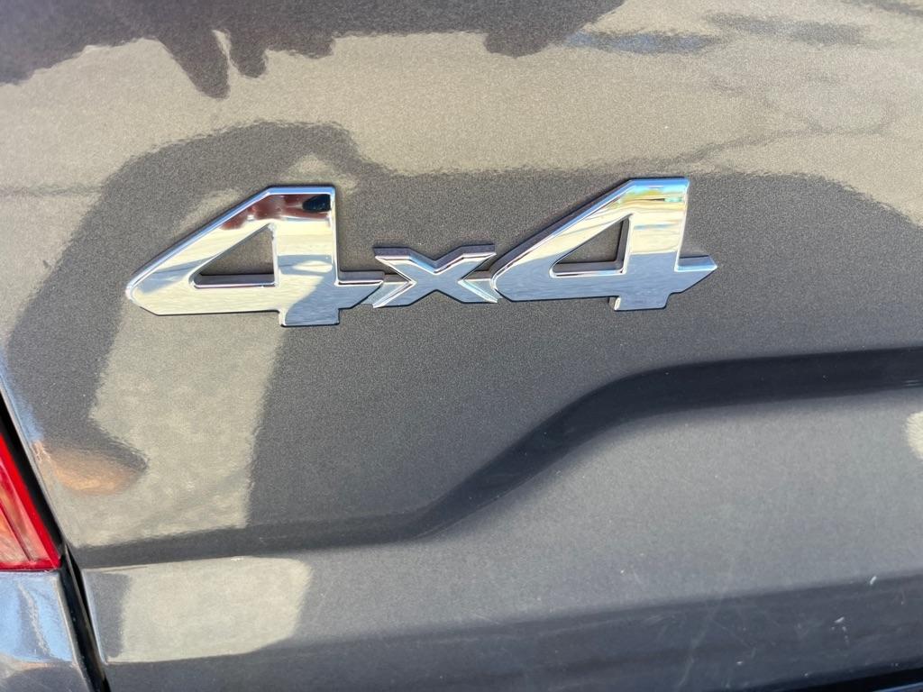 Toyota Tundra 4WD Platinum CrewMax 5.5' Bed 5.7L FFV (Natl) 2017