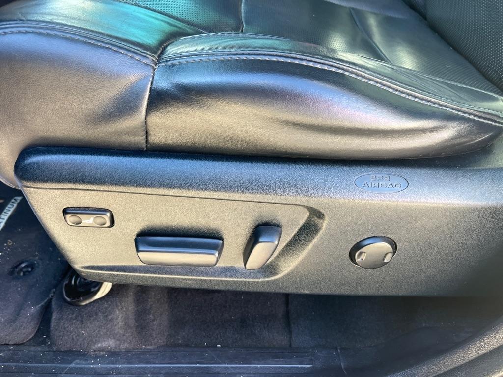 Toyota Tundra 4WD Platinum CrewMax 5.5' Bed 5.7L FFV (Natl) 2017