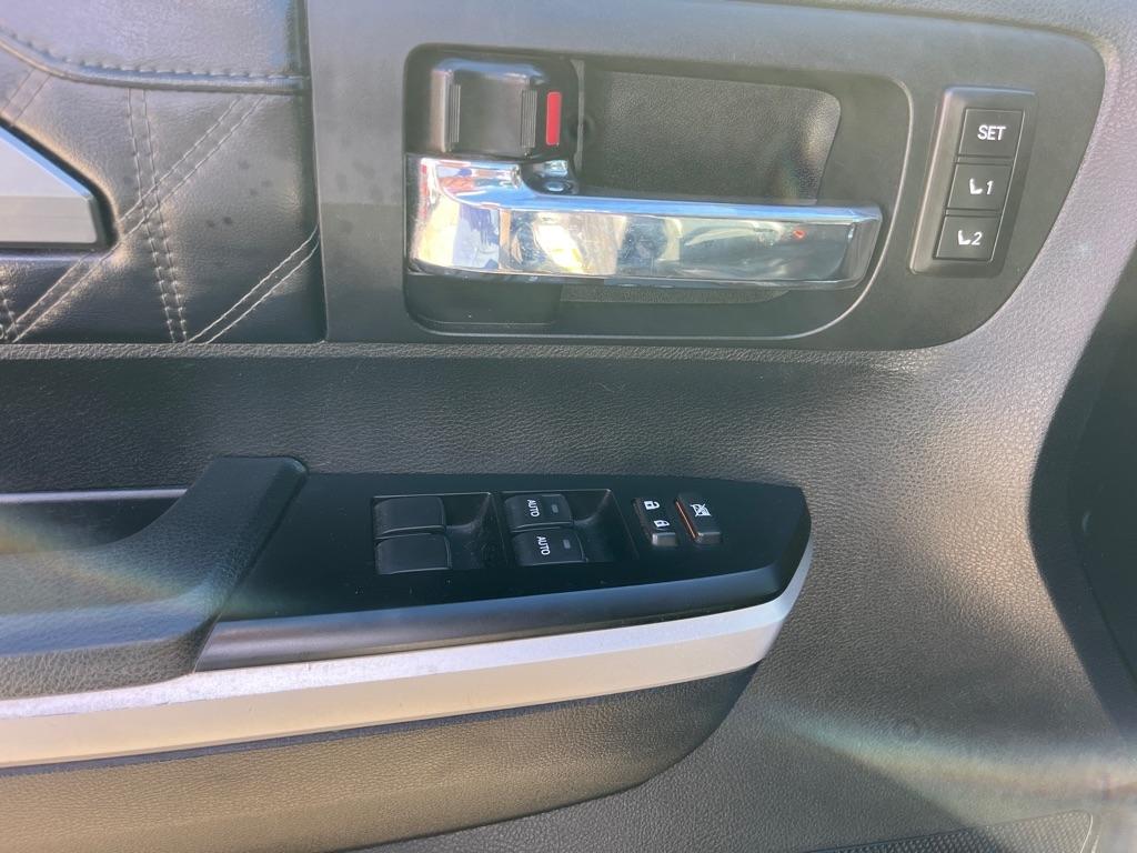 Toyota Tundra 4WD Platinum CrewMax 5.5' Bed 5.7L FFV (Natl) 2017