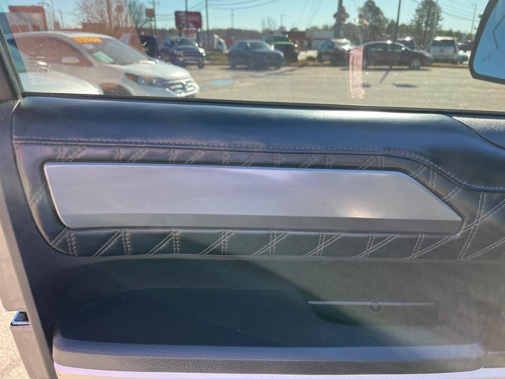 Toyota Tundra 4WD Platinum CrewMax 5.5' Bed 5.7L FFV (Natl) 2017