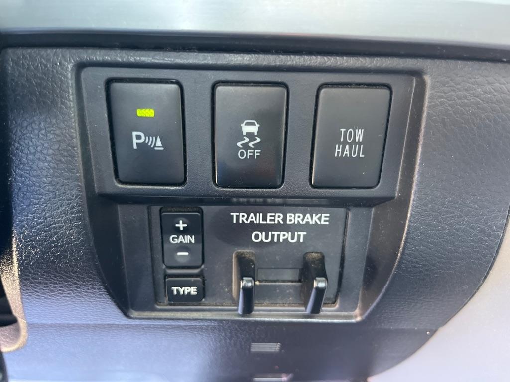 Toyota Tundra 4WD Platinum CrewMax 5.5' Bed 5.7L FFV (Natl) 2017