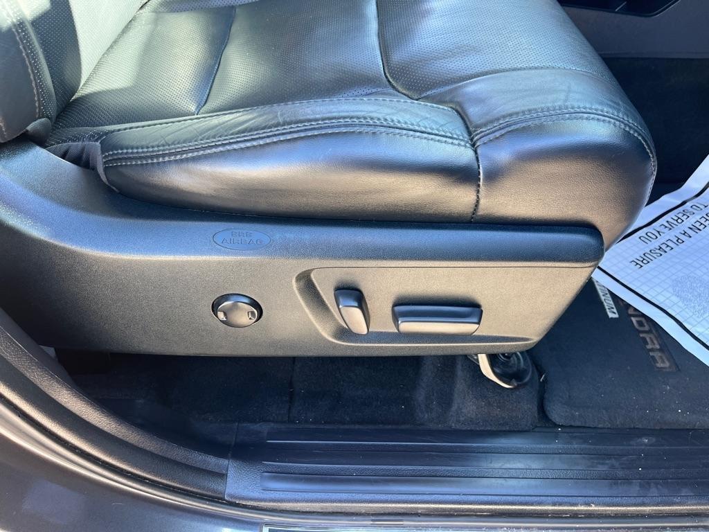 Toyota Tundra 4WD Platinum CrewMax 5.5' Bed 5.7L FFV (Natl) 2017