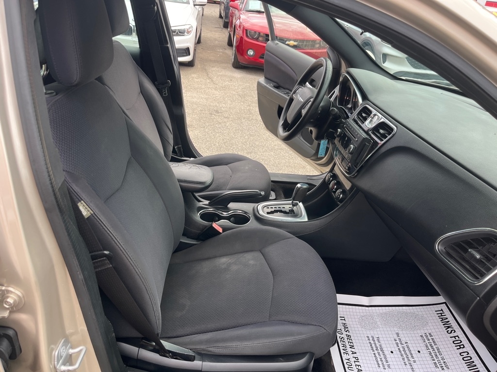 Chrysler 200 4dr Sdn LX 2014