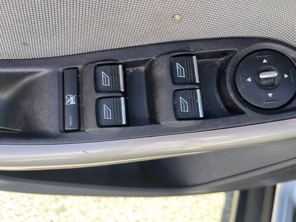 Ford Focus 4dr Sdn SEL 2012