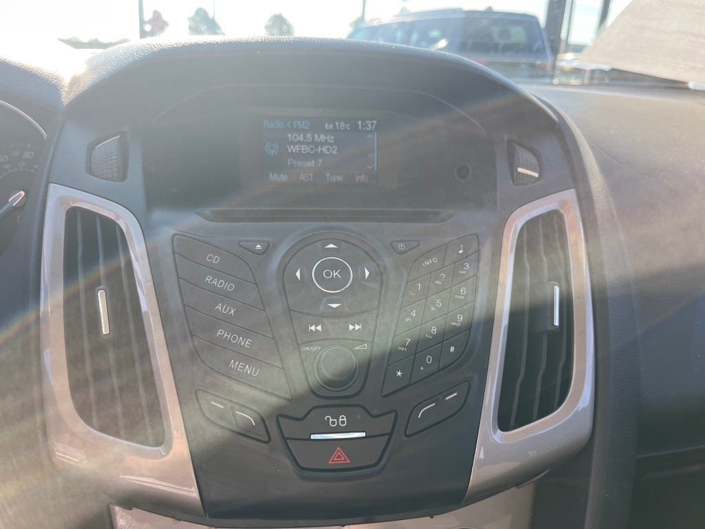 Ford Focus 4dr Sdn SEL 2012