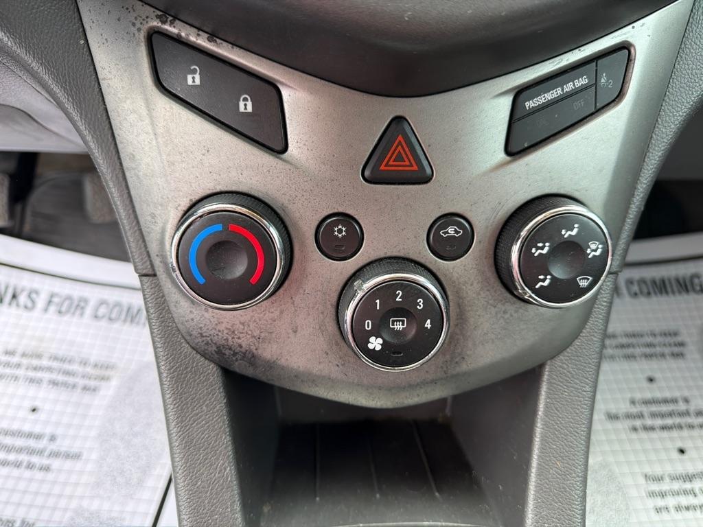 Chevrolet Sonic 5dr HB LT 1LT 2012