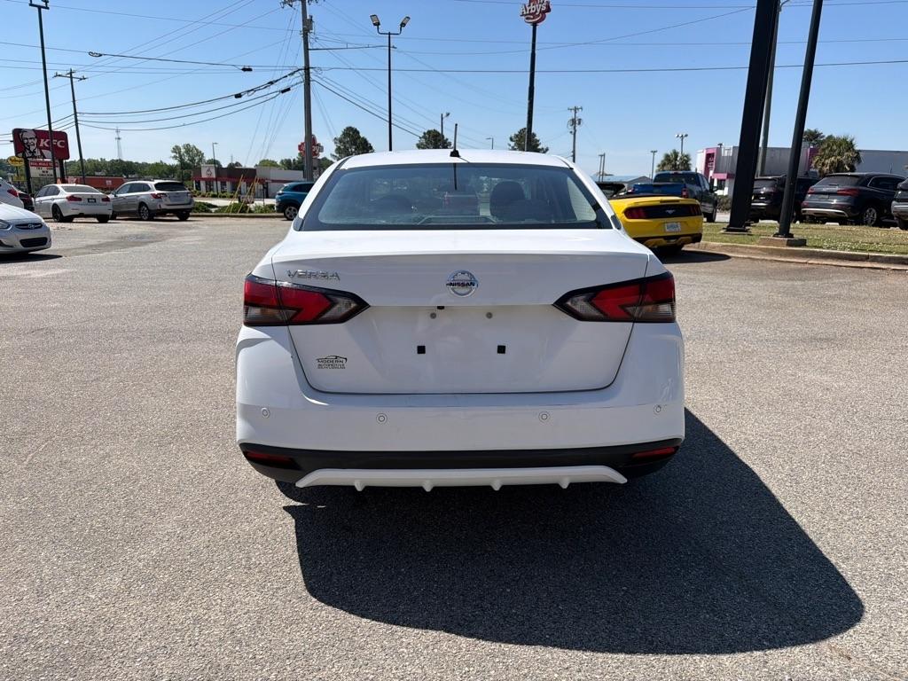 Nissan Versa S CVT 2021