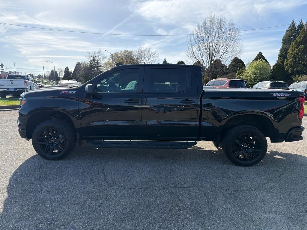 Chevrolet Silverado 1500 4WD Crew Cab 147" Custom Trail Boss 2023