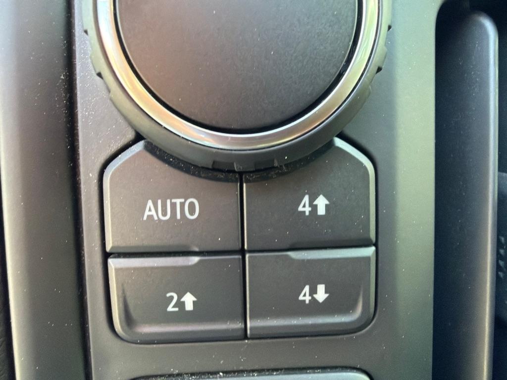 Chevrolet Silverado 1500 4WD Crew Cab 147" Custom Trail Boss 2023