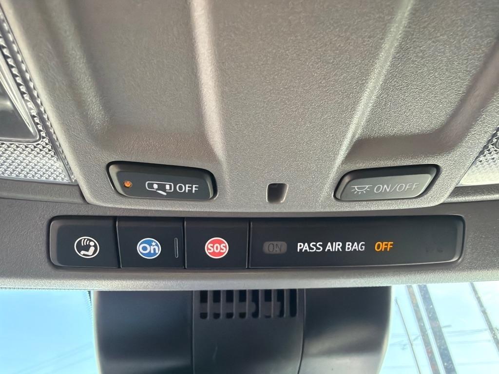 Chevrolet Silverado 1500 4WD Crew Cab 147" Custom Trail Boss 2023