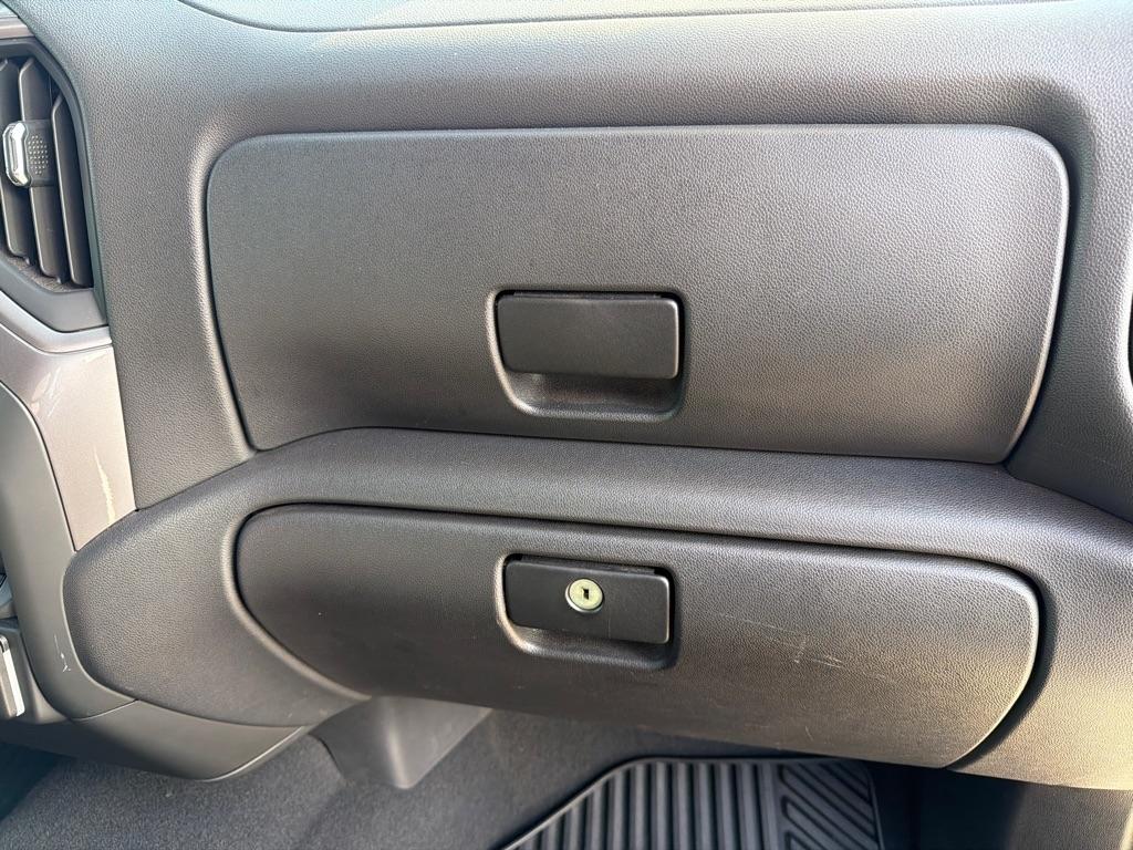 Chevrolet Silverado 1500 4WD Crew Cab 147" Custom Trail Boss 2023