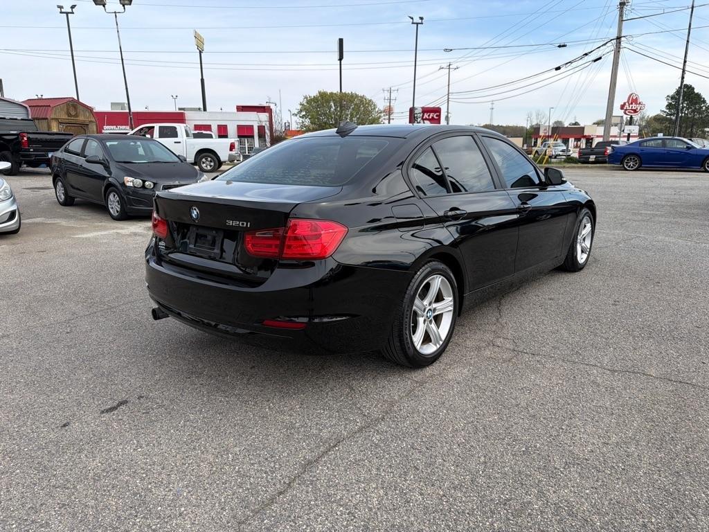 BMW 3 Series 4dr Sdn 320i RWD 2014