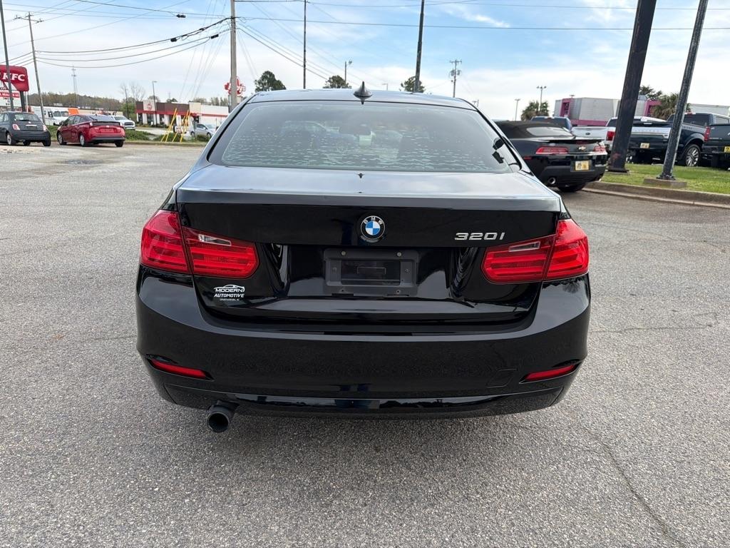 BMW 3 Series 4dr Sdn 320i RWD 2014