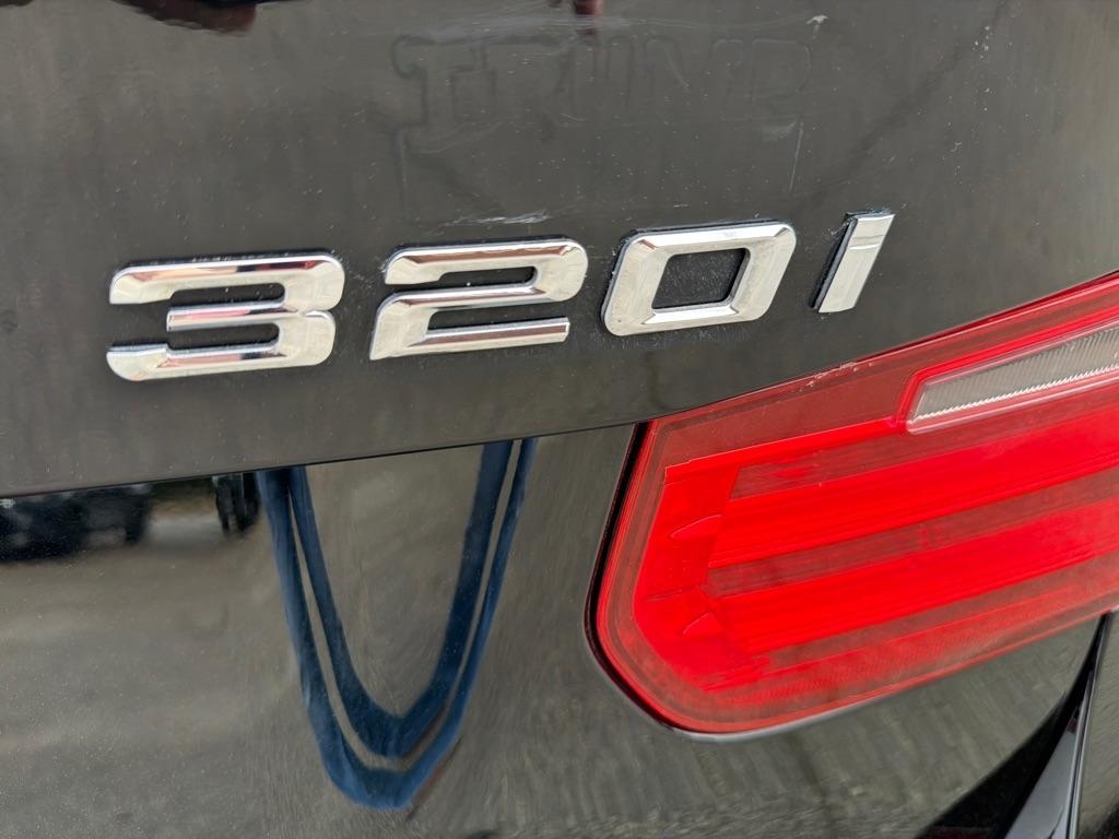 BMW 3 Series 4dr Sdn 320i RWD 2014