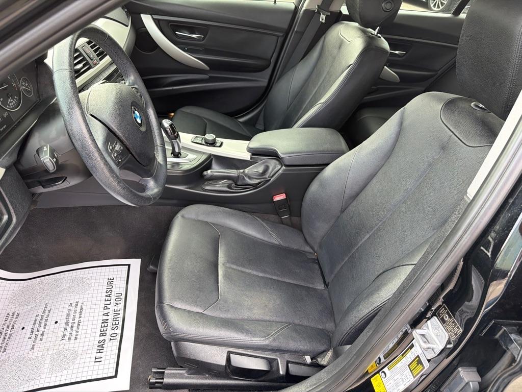 BMW 3 Series 4dr Sdn 320i RWD 2014