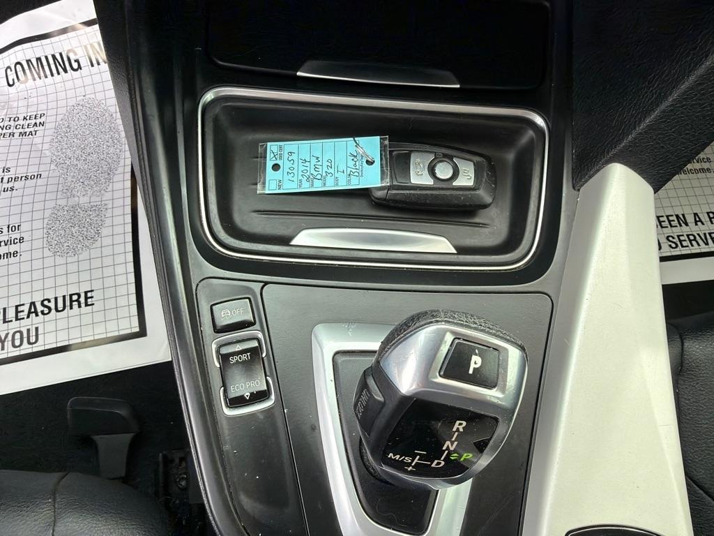 BMW 3 Series 4dr Sdn 320i RWD 2014