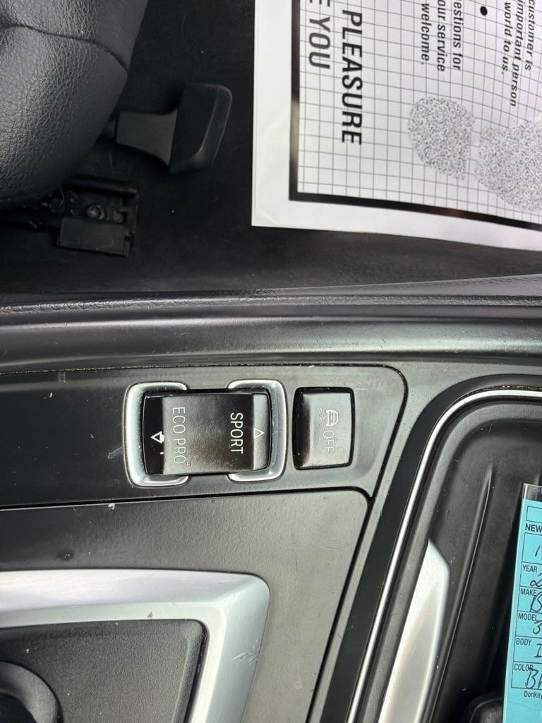 BMW 3 Series 4dr Sdn 320i RWD 2014