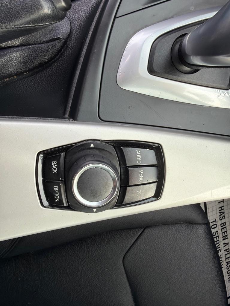 BMW 3 Series 4dr Sdn 320i RWD 2014