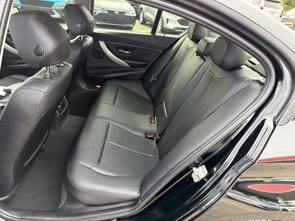 BMW 3 Series 4dr Sdn 320i RWD 2014