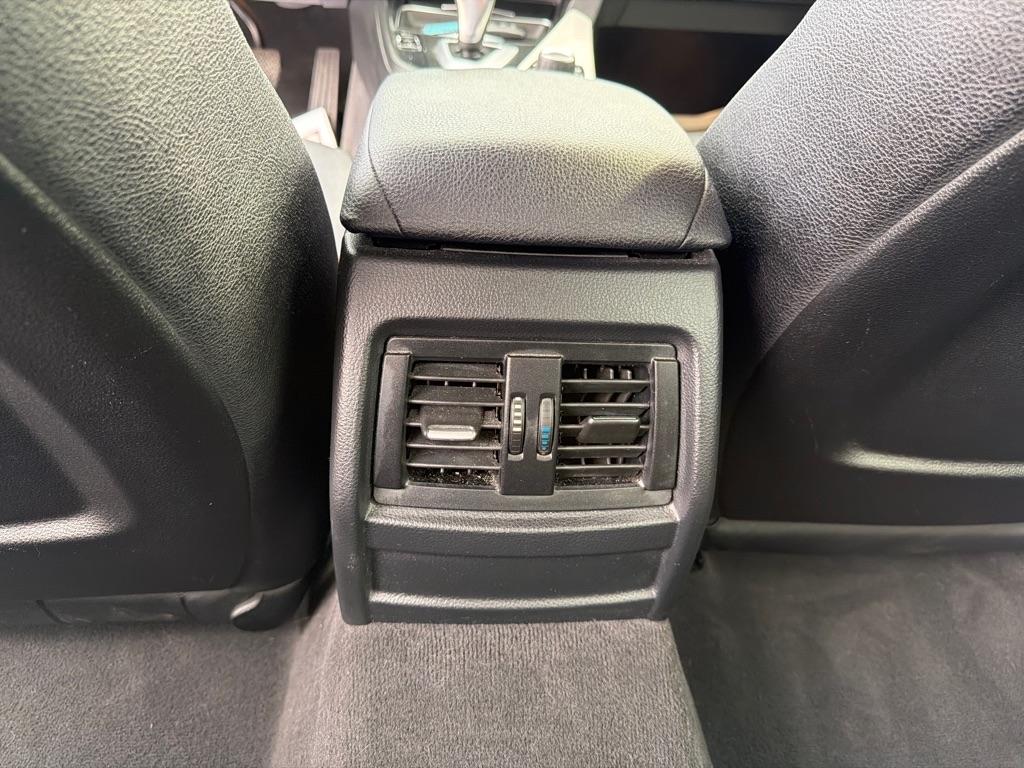 BMW 3 Series 4dr Sdn 320i RWD 2014