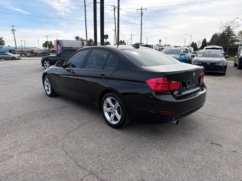 BMW 3 Series 4dr Sdn 320i RWD 2014