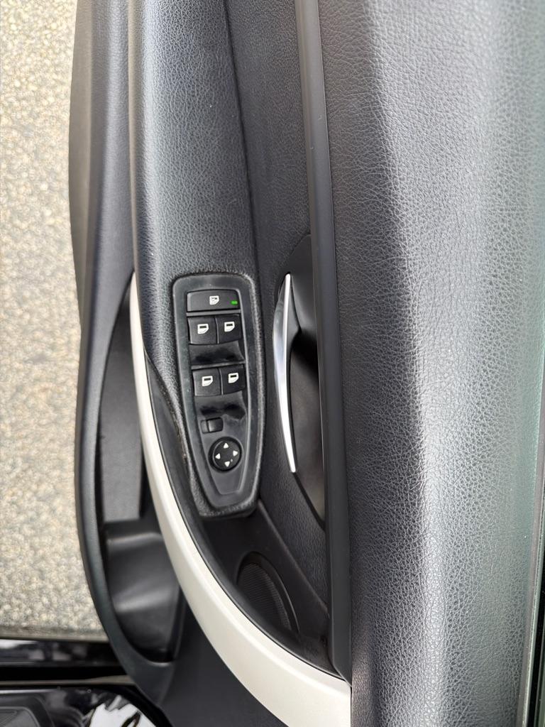 BMW 3 Series 4dr Sdn 320i RWD 2014