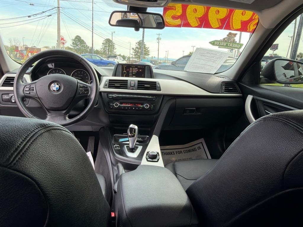 BMW 3 Series 4dr Sdn 320i RWD 2014