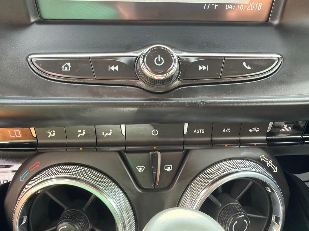 Chevrolet Camaro 2dr Cpe 1LT 2018