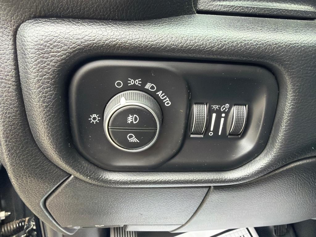 RAM 2500 Big Horn 4x4 Crew Cab 6'4" Box 2019