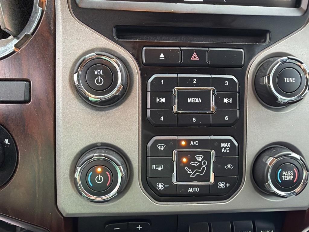 Ford Super Duty F-250 SRW 4WD Crew Cab 156" Lariat 2013