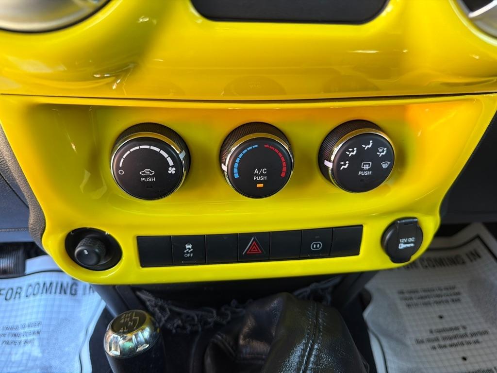 Jeep Wrangler Unlimited 4WD 4dr Rubicon 2012