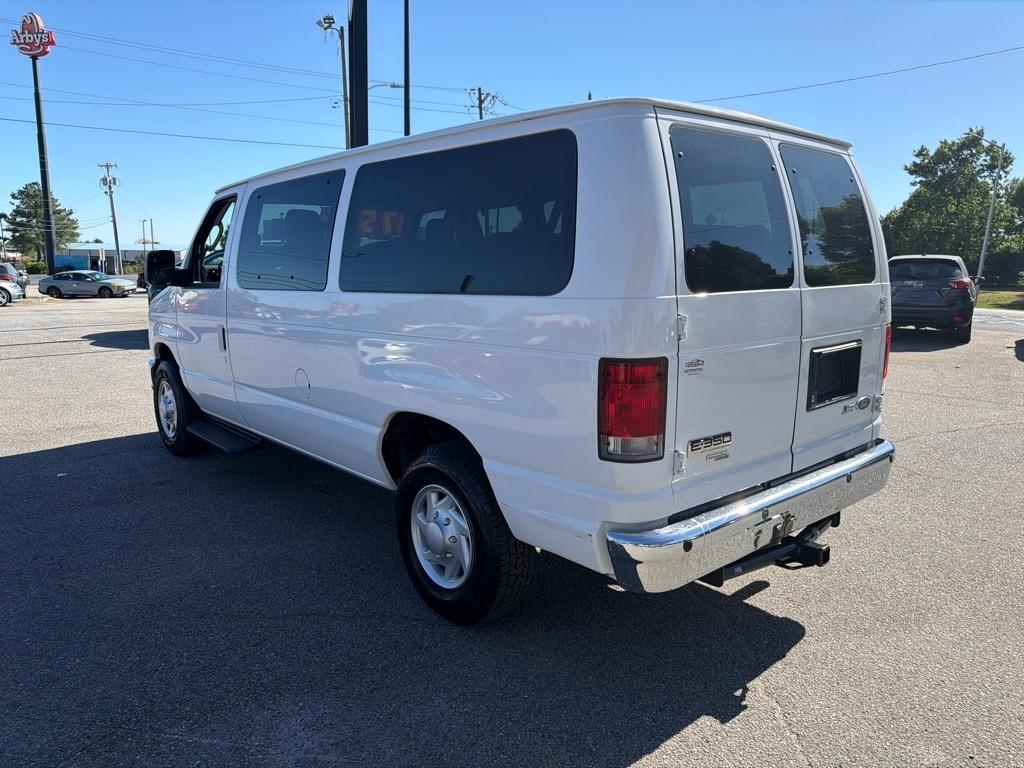 Ford Econoline Wagon E-350 Super Duty XLT 2013